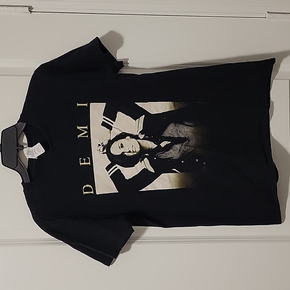 Gildan Tops - Like New Demi Lovato's 2016 Demi Tour Concert T-Shirt 🌈